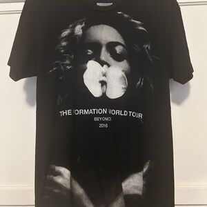 Black Graphic Tee - Short Sleeve